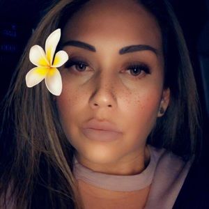 Meet your Posher, Leticia